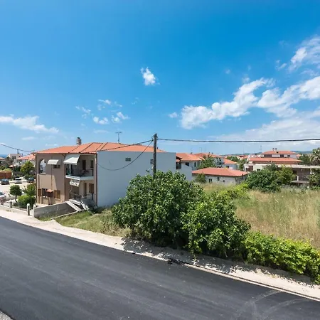 Maisonette On The By Luxlikehome Casă la țară